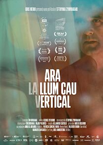 Watch Ara la llum cau vertical