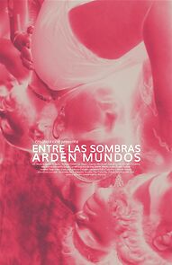 Watch Entre las sombras arden mundos (Short 2023)